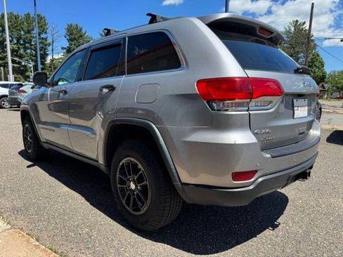 Used 2018 Jeep Grand Cherokee Laredo AWD/4WD image 5