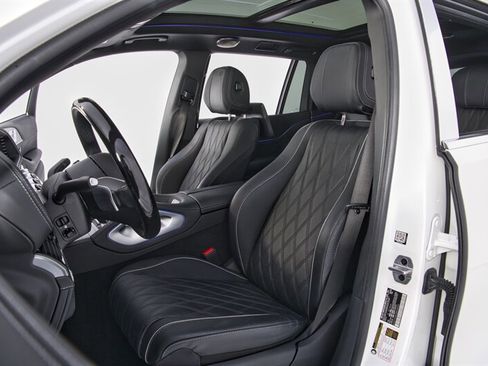 Used 2024 Mercedes-Benz Maybach GLS 600 4MATIC image 16