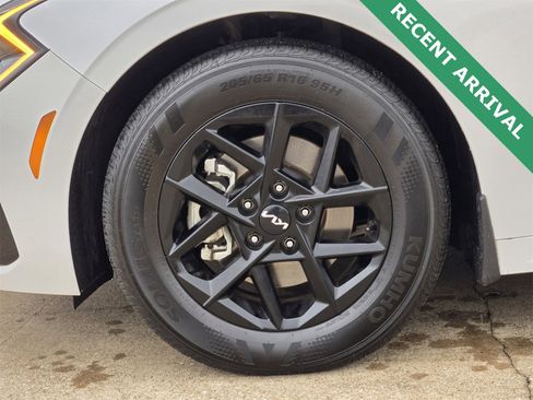 Used 2025 Kia K5 LXS image 10