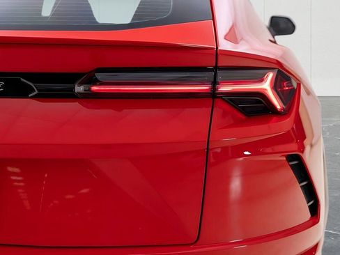 Used 2022 Lamborghini Urus Base image 16