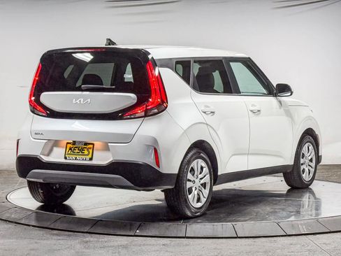 Used 2023 Kia Soul LX FWD image 4