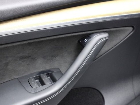 Used 2023 Tesla Model Y Long Range image 36