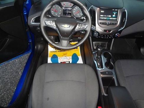 Used 2018 Chevrolet Cruze LT image 14