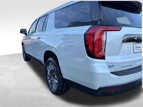 Used 2024 GMC Yukon XL Denali Ultimate image 3