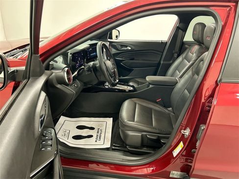 Used 2024 Chevrolet Trax RS w/ Sunroof Package image 9