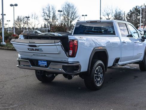 Used 2024 GMC Sierra 3500 SLE w/ SLE Convenience Package image 10