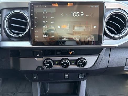 Used 2016 Toyota Tacoma SR5 w/ SR5 Appearance Package (SN) image 25