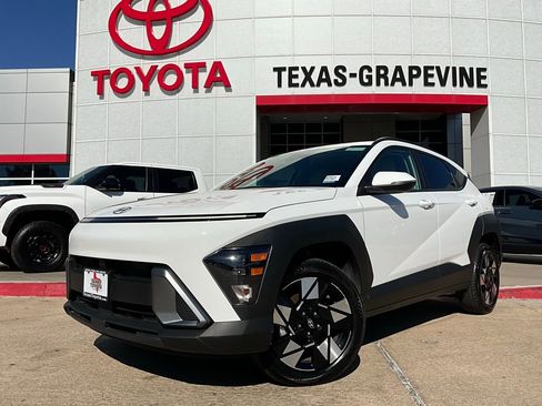 Used 2025 Hyundai Kona SEL image 2