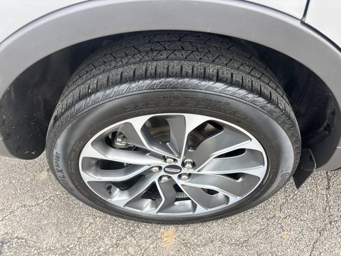 Certified 2022 Lincoln Nautilus Reserve w/ Cargo Utility Package image 10