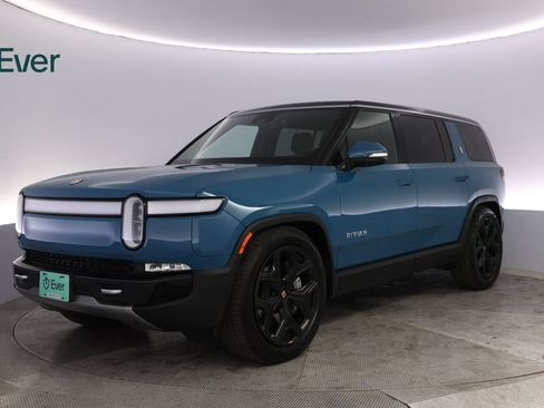 Used 2024 Rivian R1S Adventure AWD/4WD image 2