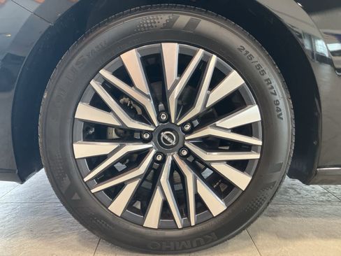 Used 2025 Nissan Altima 2.5 SV image 9