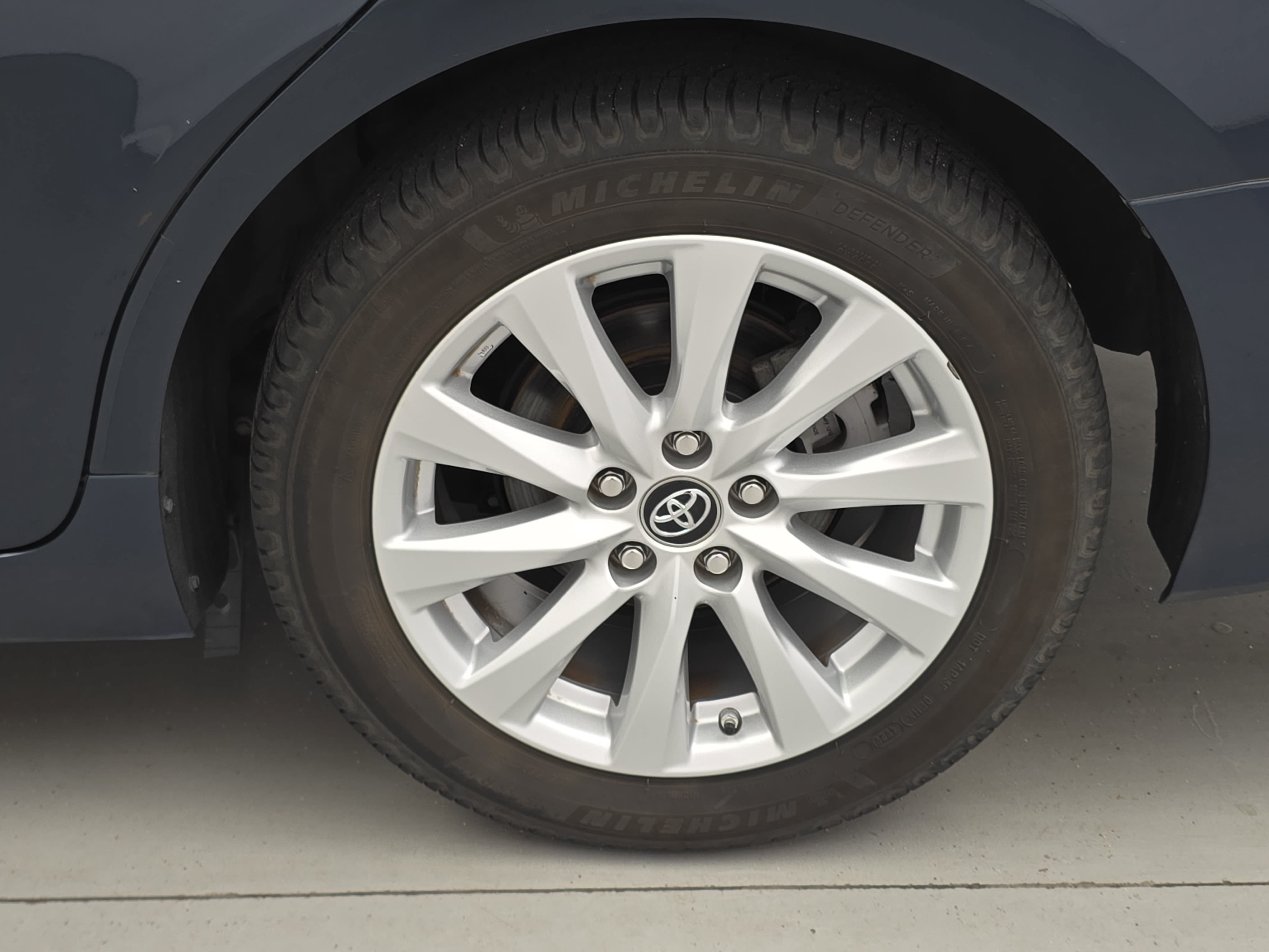 Used 2019 Toyota Camry LE FWD image 31