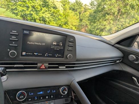 Certified 2025 Hyundai Elantra Hybrid FWD image 21