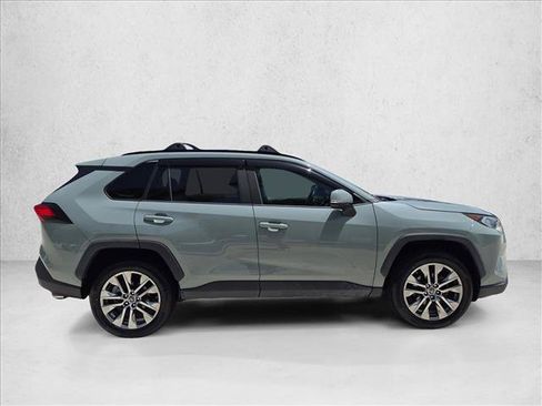 Used 2019 Toyota RAV4 XLE Premium w/ Cold Weather Package FWD image 4