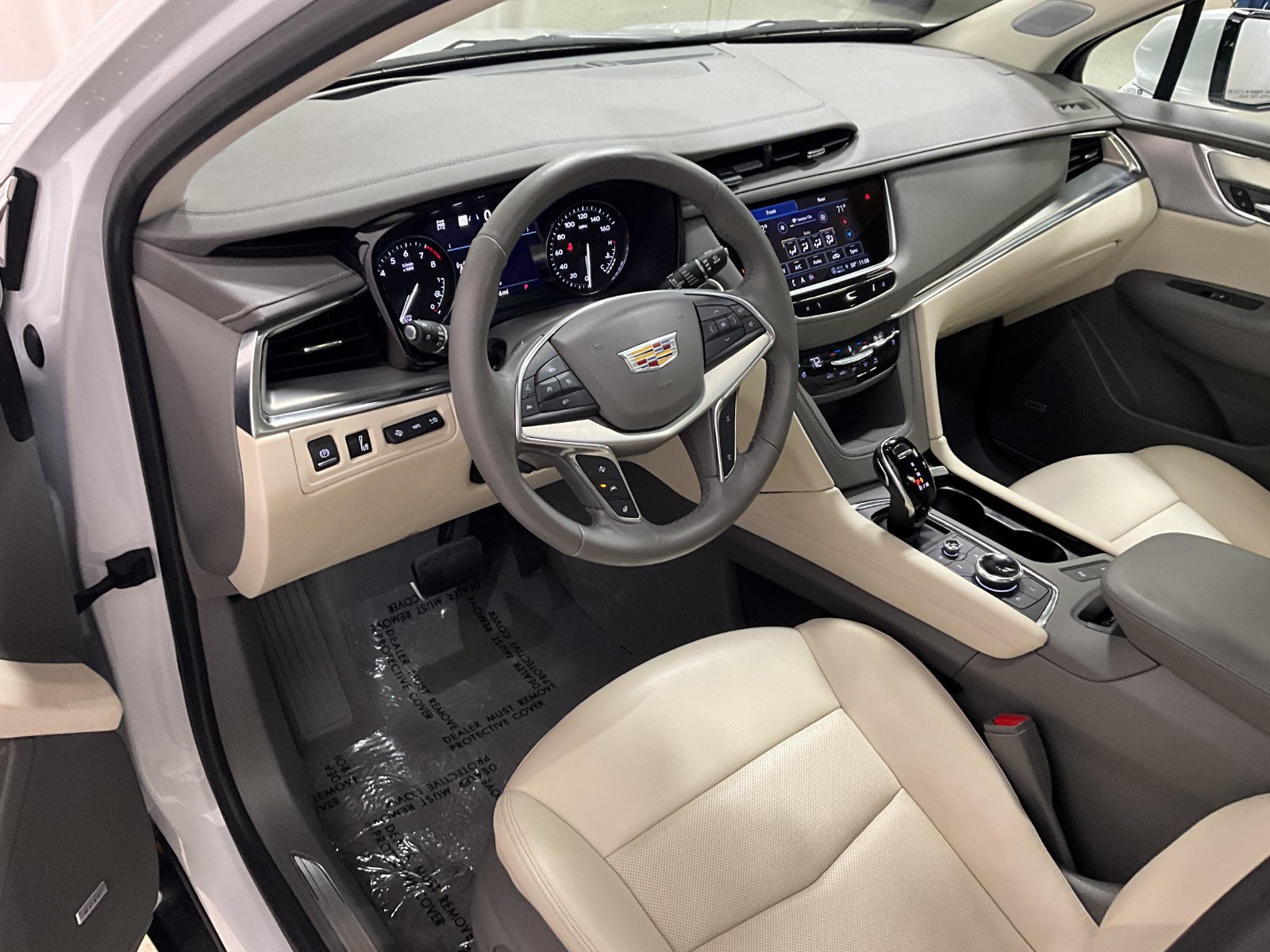 Used 2023 Cadillac XT5 Premium Luxury w/ Technology Package AWD/4WD image 15