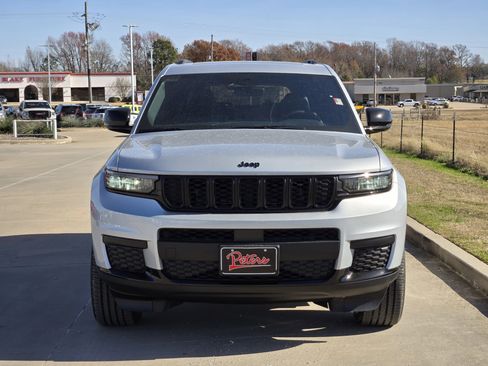 New 2025 Jeep Grand Cherokee L Altitude image 2