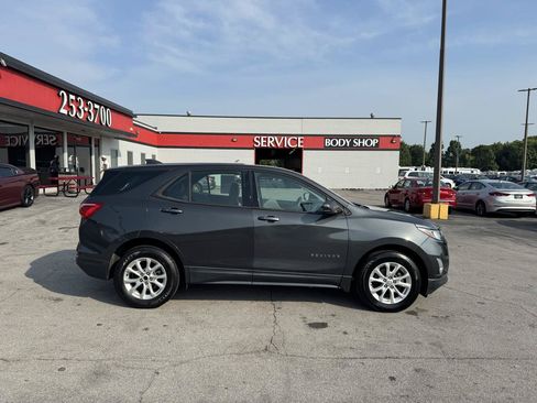 Used 2018 Chevrolet Equinox LS AWD/4WD image 2