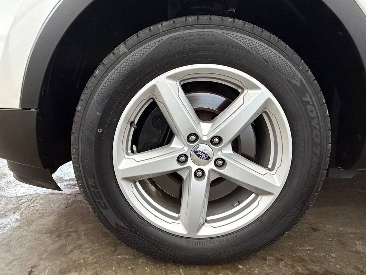 Used 2016 Ford Explorer XLT w/ Equipment Group 202A AWD/4WD image 32