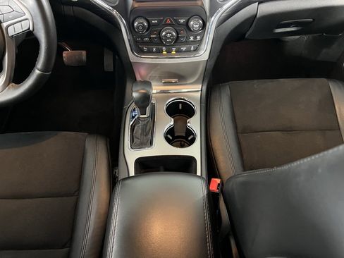 Certified 2021 Jeep Grand Cherokee Laredo X image 16