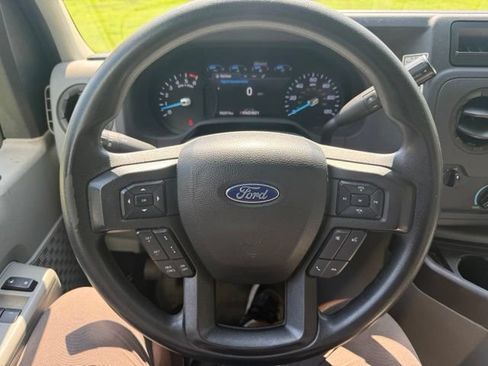 Used 2022 Ford E-350 and Econoline 350 Super Duty RWD image 17