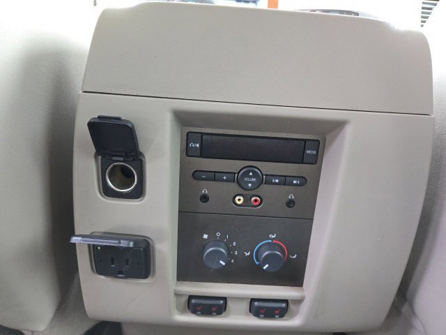 Used 2011 Lincoln Navigator 4WD image 38