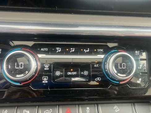 Used 2024 GMC Sierra 3500 Denali Ultimate image 38