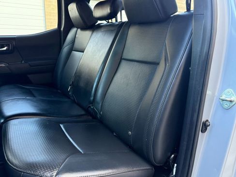 Used 2019 Toyota Tacoma TRD Sport AWD/4WD image 27