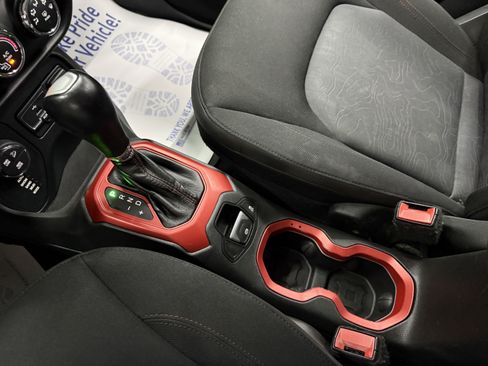 Used 2015 Jeep Renegade Trailhawk w/ Cold Weather Group AWD/4WD image 17