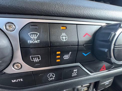 Used 2024 Jeep Wrangler Unlimited Sahara image 19