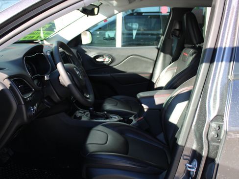 Used 2022 Jeep Cherokee Trailhawk image 34