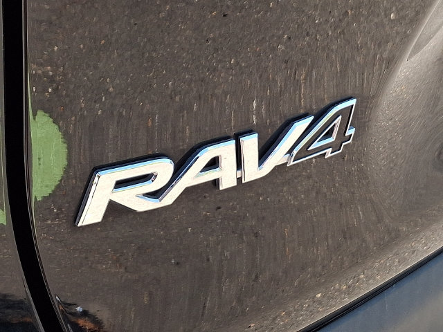 Used 2024 Toyota RAV4 LE AWD/4WD image 31
