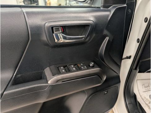 Used 2019 Toyota Tacoma TRD Pro AWD/4WD image 9