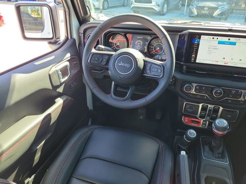 Used 2024 Jeep Wrangler Unlimited Rubicon AWD/4WD image 17