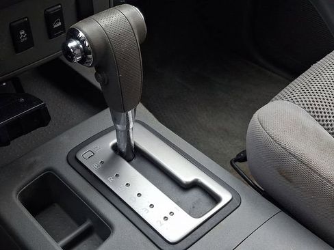 Used 2012 Nissan Frontier SV image 16