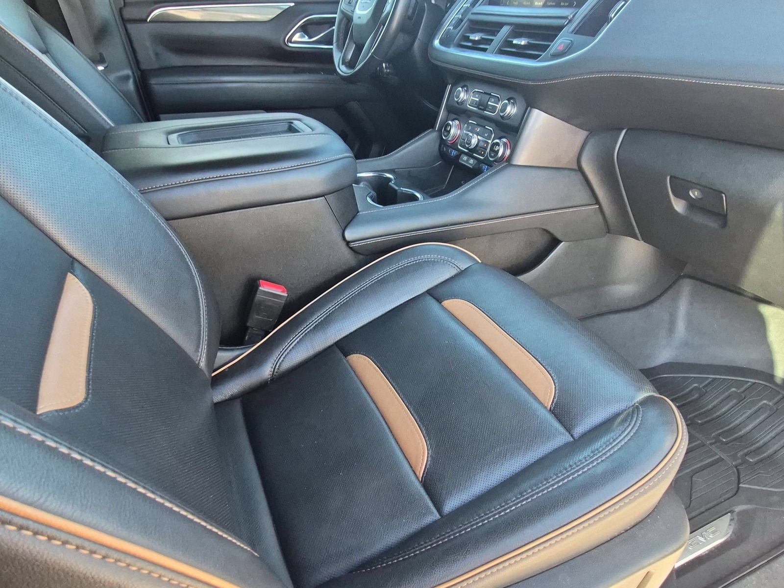 Used 2023 GMC Yukon AT4 w/ Technology Package AWD/4WD image 32
