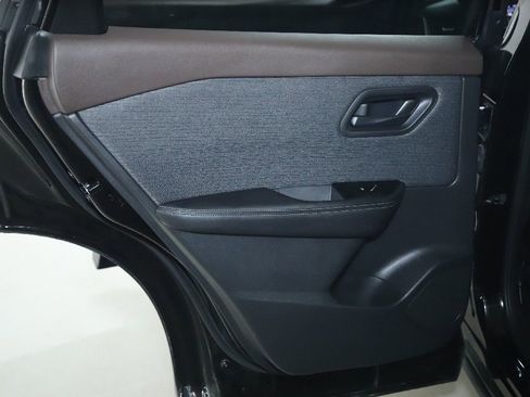 Used 2021 Nissan Rogue S AWD/4WD image 13