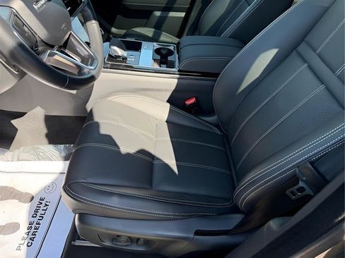 Used 2023 Land Rover Range Rover Velar R-Dynamic S image 19