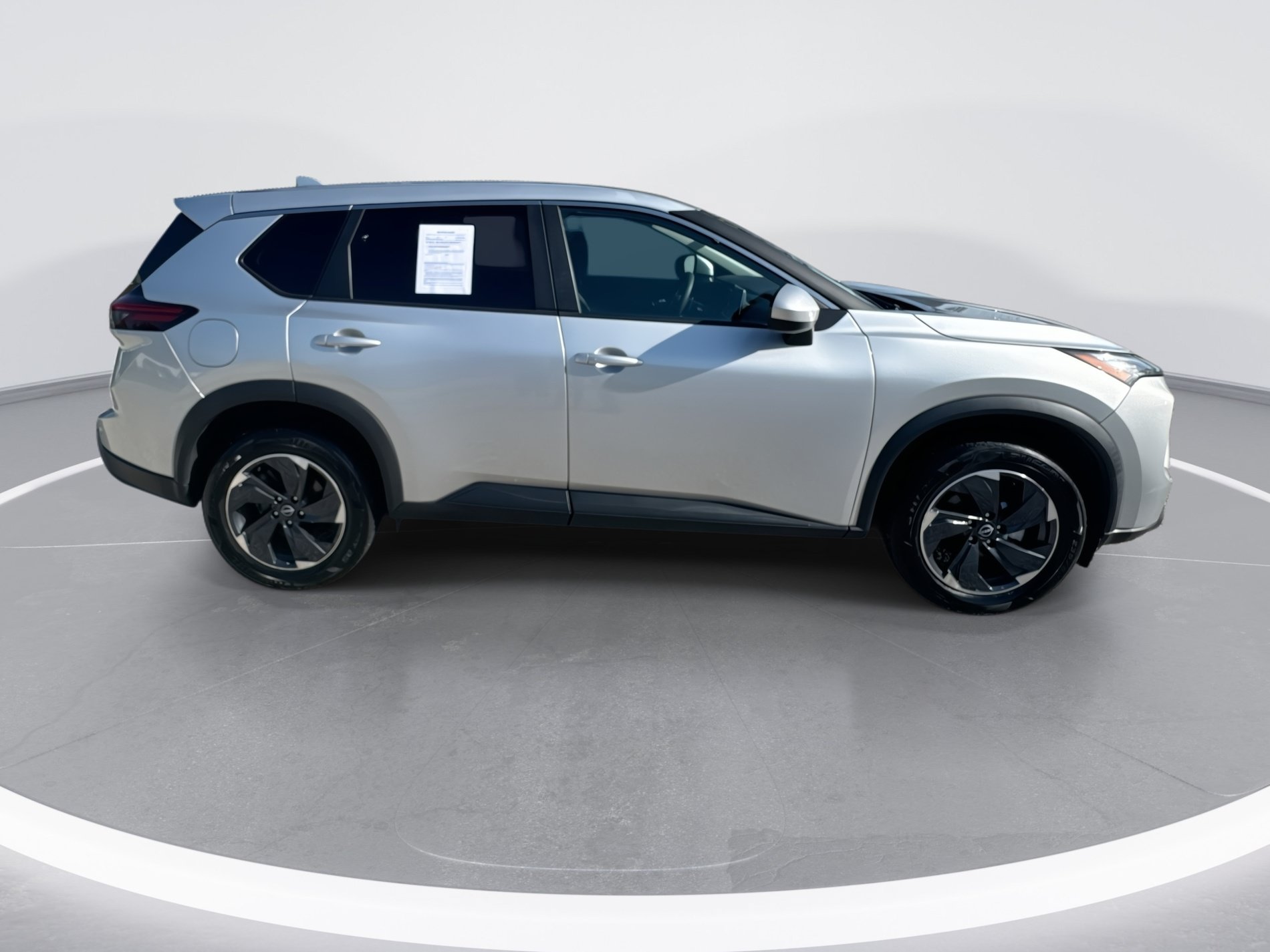Used 2024 Nissan Rogue SV FWD image 3