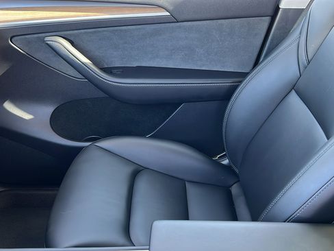 Used 2023 Tesla Model Y Long Range AWD/4WD image 19