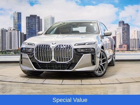Used 2025 BMW 760i xDrive w/ Premium Package AWD/4WD image 2