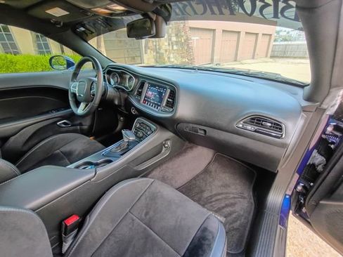 Used 2017 Dodge Challenger R/T Scat Pack w/ Leather Interior Group RWD image 44