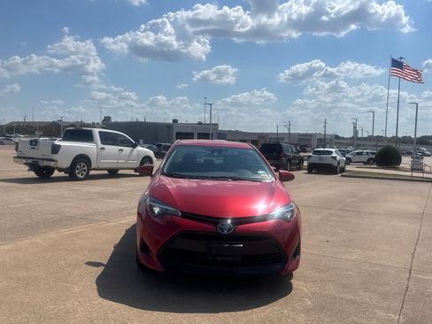 Used 2017 Toyota Corolla LE FWD image 5