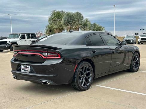 Used 2021 Dodge Charger SXT w/ Plus Group image 3