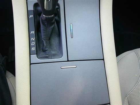 Used 2013 Ford Taurus SEL FWD image 15