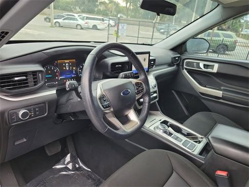 Used 2022 Ford Explorer XLT image 12