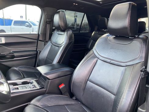 Used 2022 Ford Explorer ST w/ ST Street Pack image 12