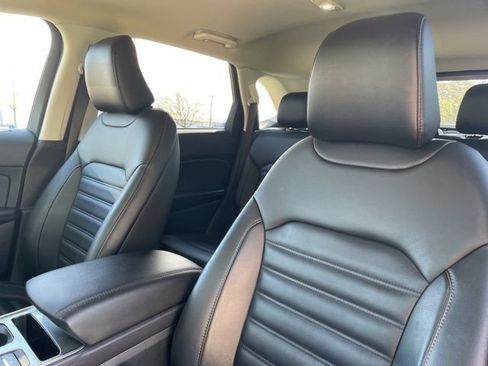 Certified 2023 Ford Edge SEL w/ Convenience Package AWD/4WD image 3