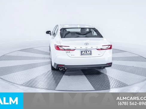 Used 2025 Toyota Camry SE image 8