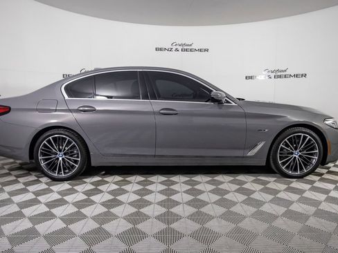 Used 2022 BMW 530e w/ Premium Package RWD image 3