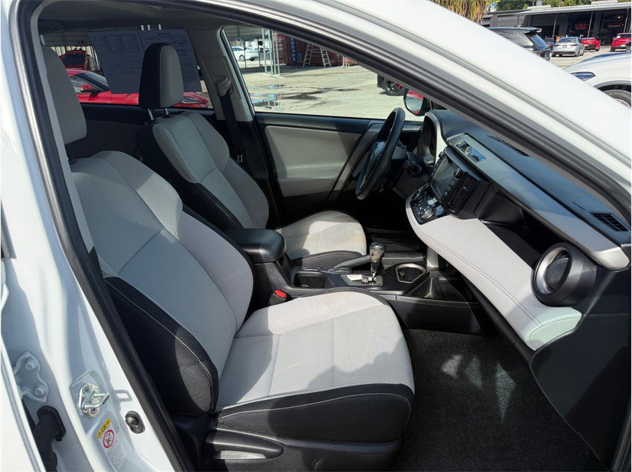 Used 2018 Toyota RAV4 XLE FWD image 38